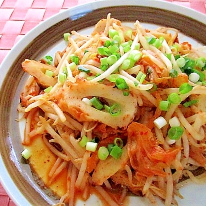 節約おかず♪もやしと焼ちくわのキムチごま炒め